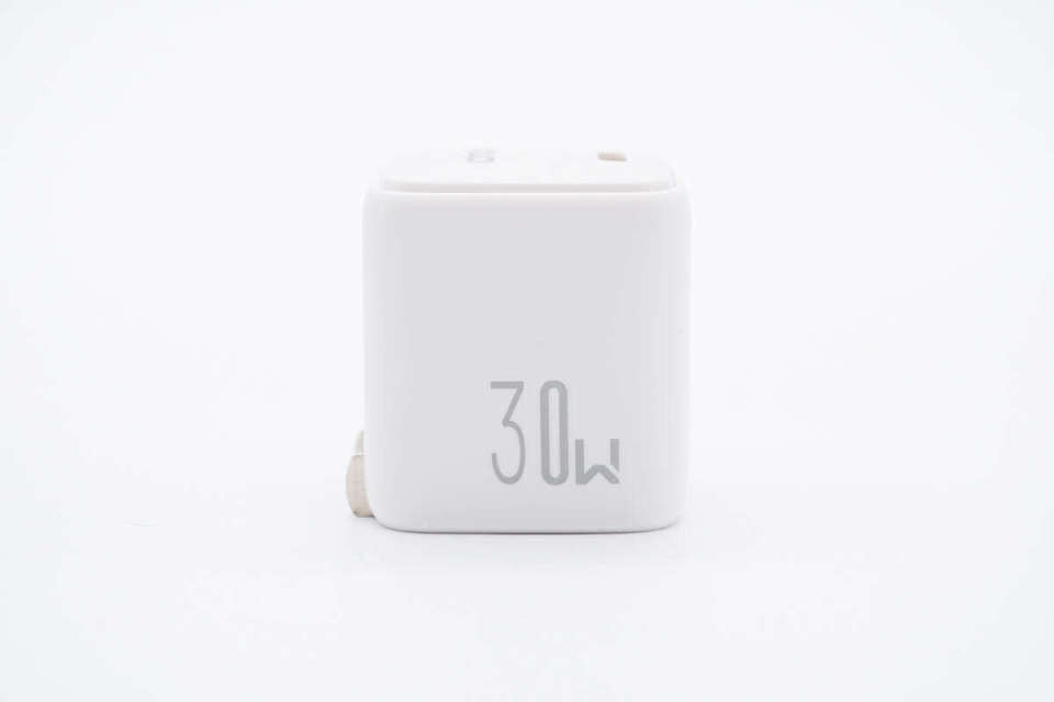小巧迷你，大麥30W氮化鎵快充拆解 iPhone 15新機用戶的理想充電伴侶